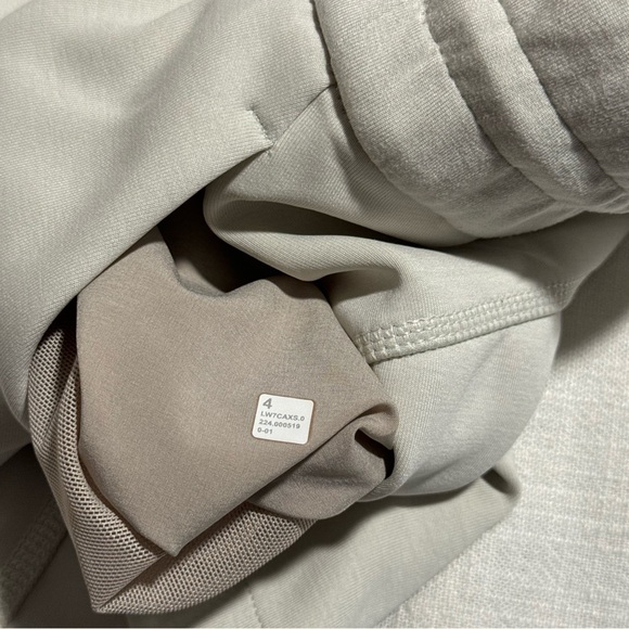 Lululemon Softstreme High-Rise Short | Size 4 - Picture 6 of 13